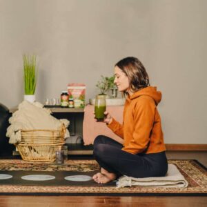 woman consuming kratom tea during yoga workout (var 1)